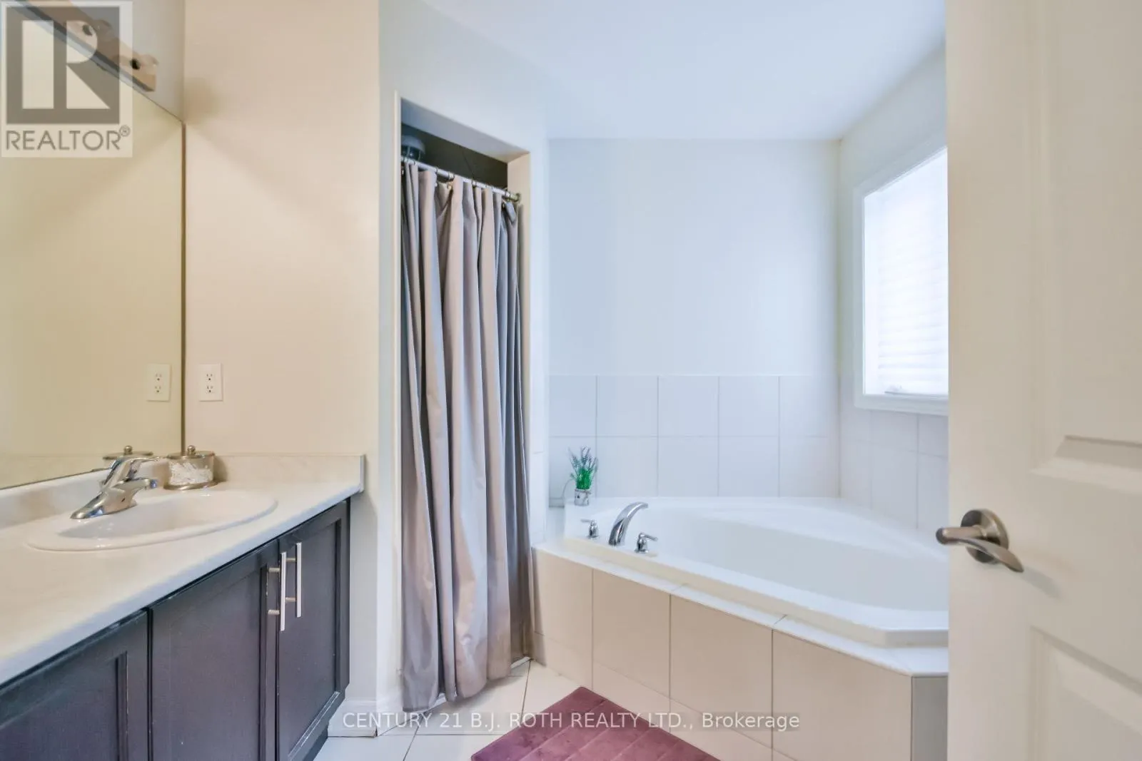212 MAPLEWOOD DRIVE