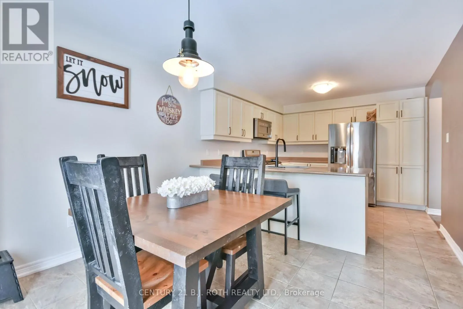 212 MAPLEWOOD DRIVE