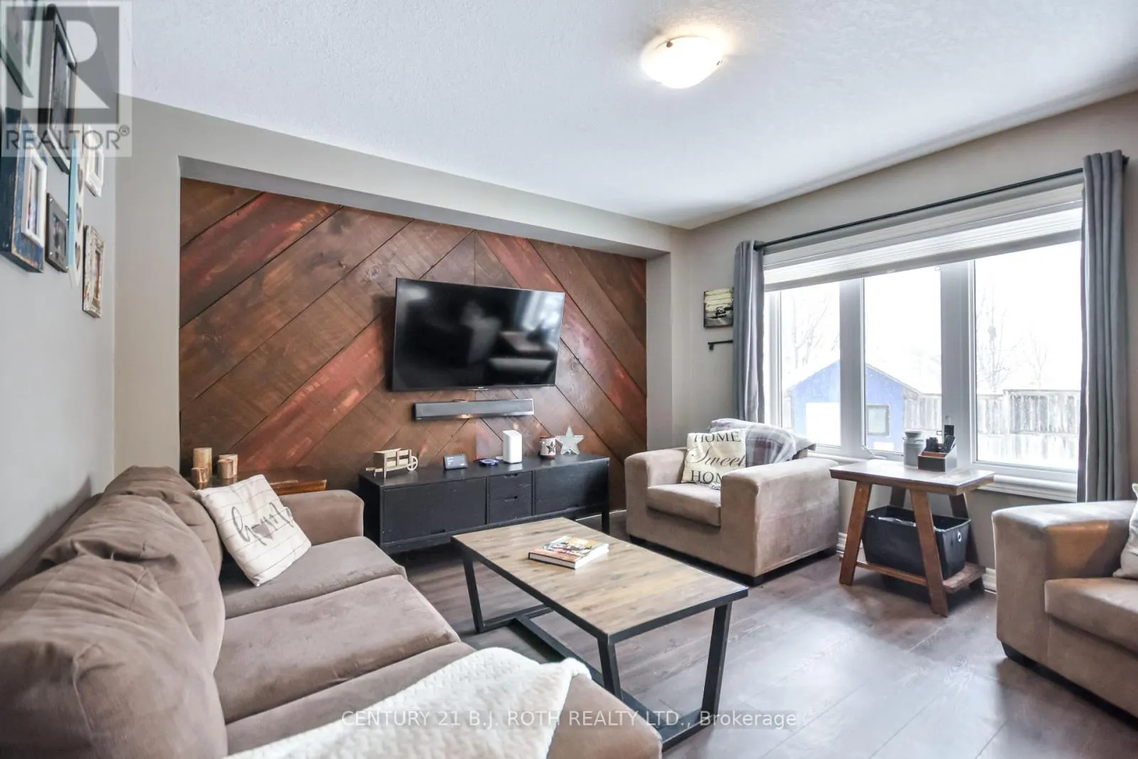 212 MAPLEWOOD DRIVE