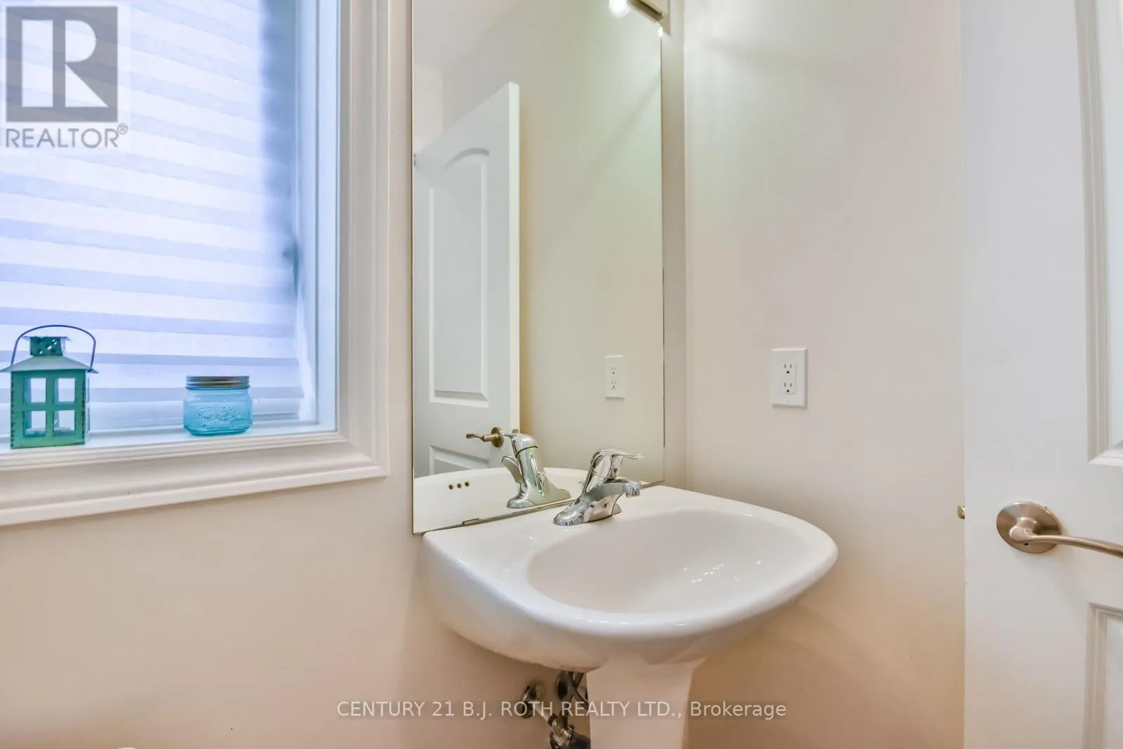 212 MAPLEWOOD DRIVE