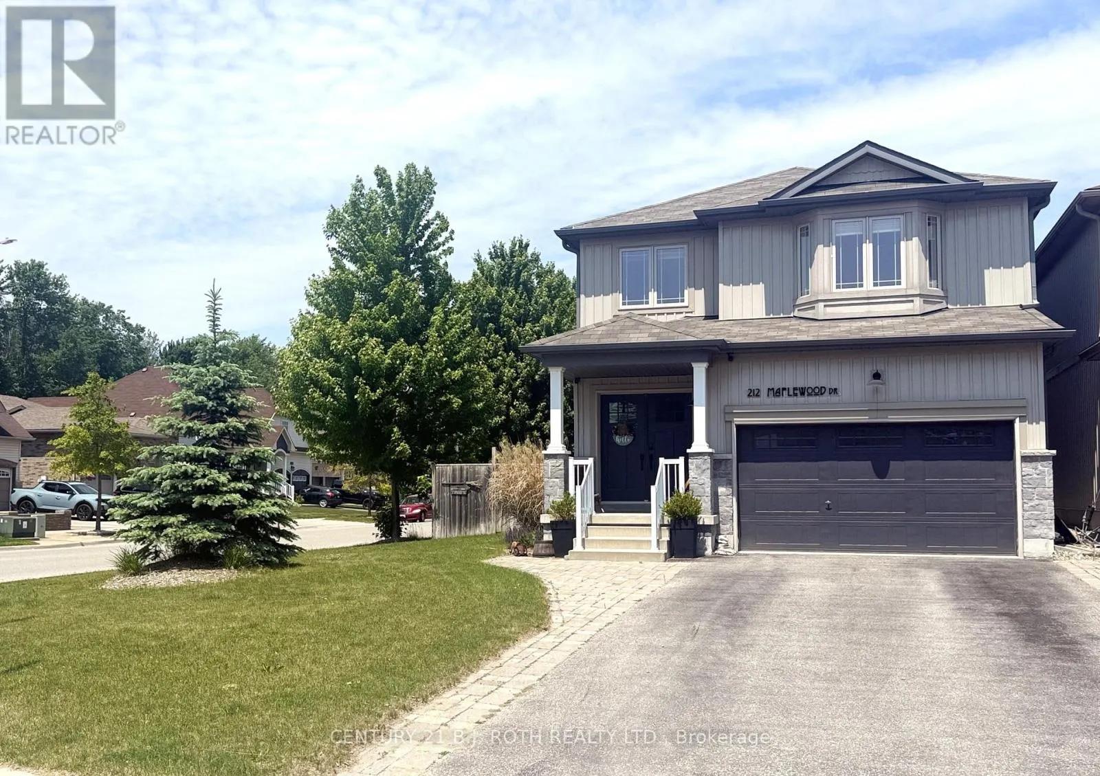 212 MAPLEWOOD DRIVE