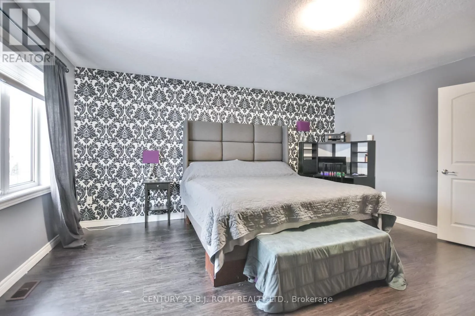 212 MAPLEWOOD DRIVE