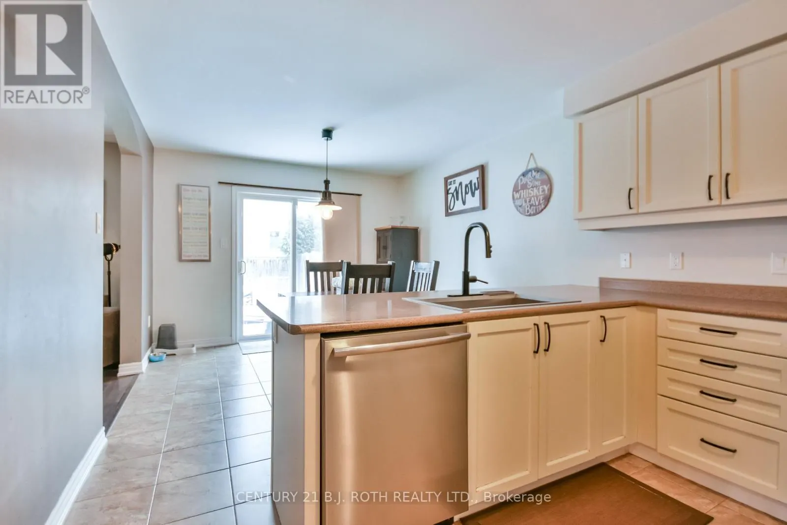 212 MAPLEWOOD DRIVE