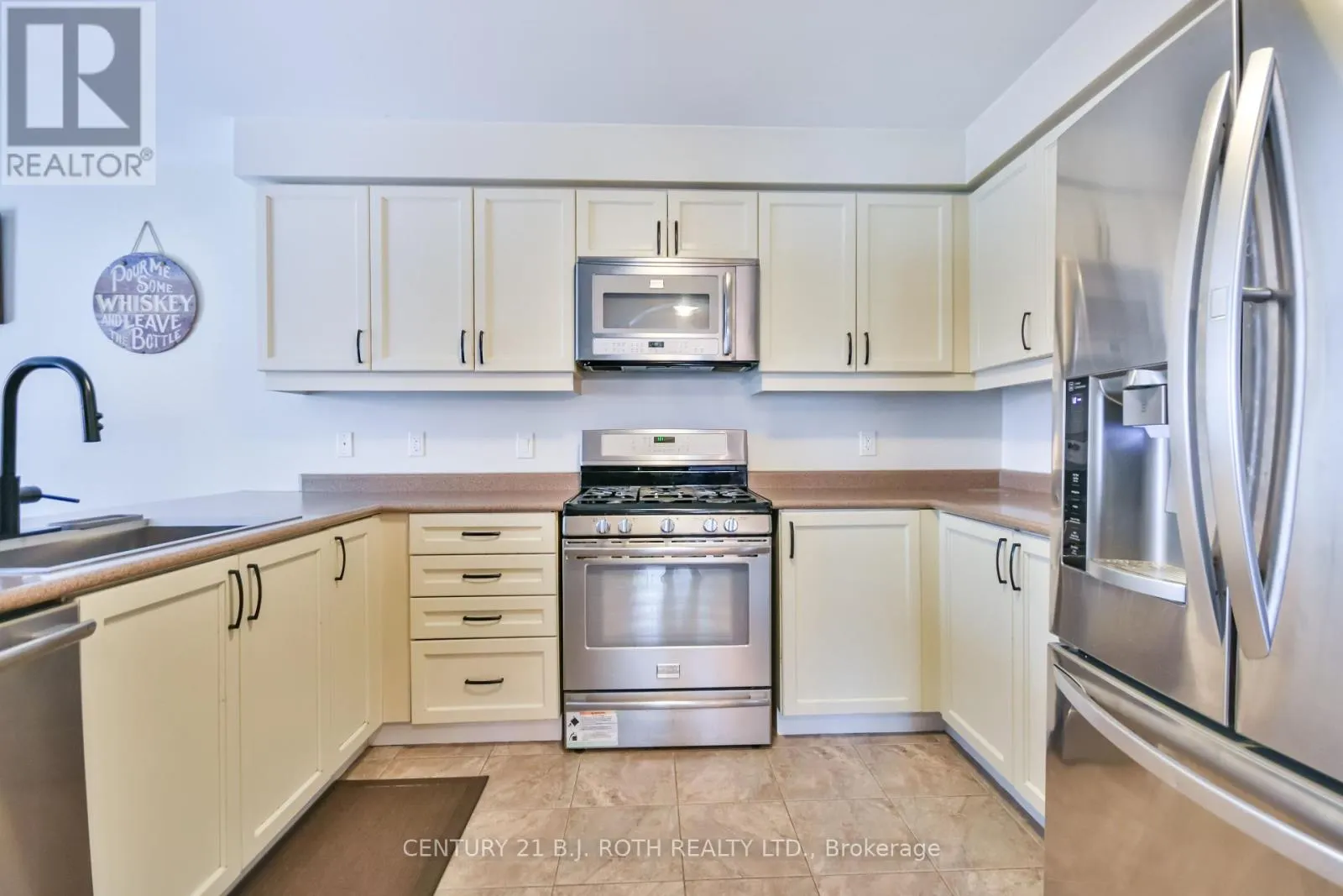 212 MAPLEWOOD DRIVE