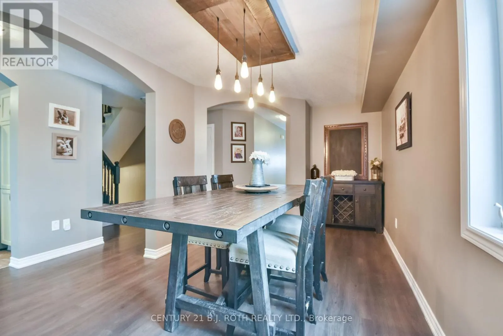 212 MAPLEWOOD DRIVE