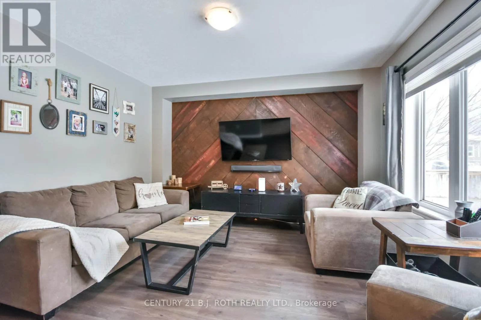212 MAPLEWOOD DRIVE