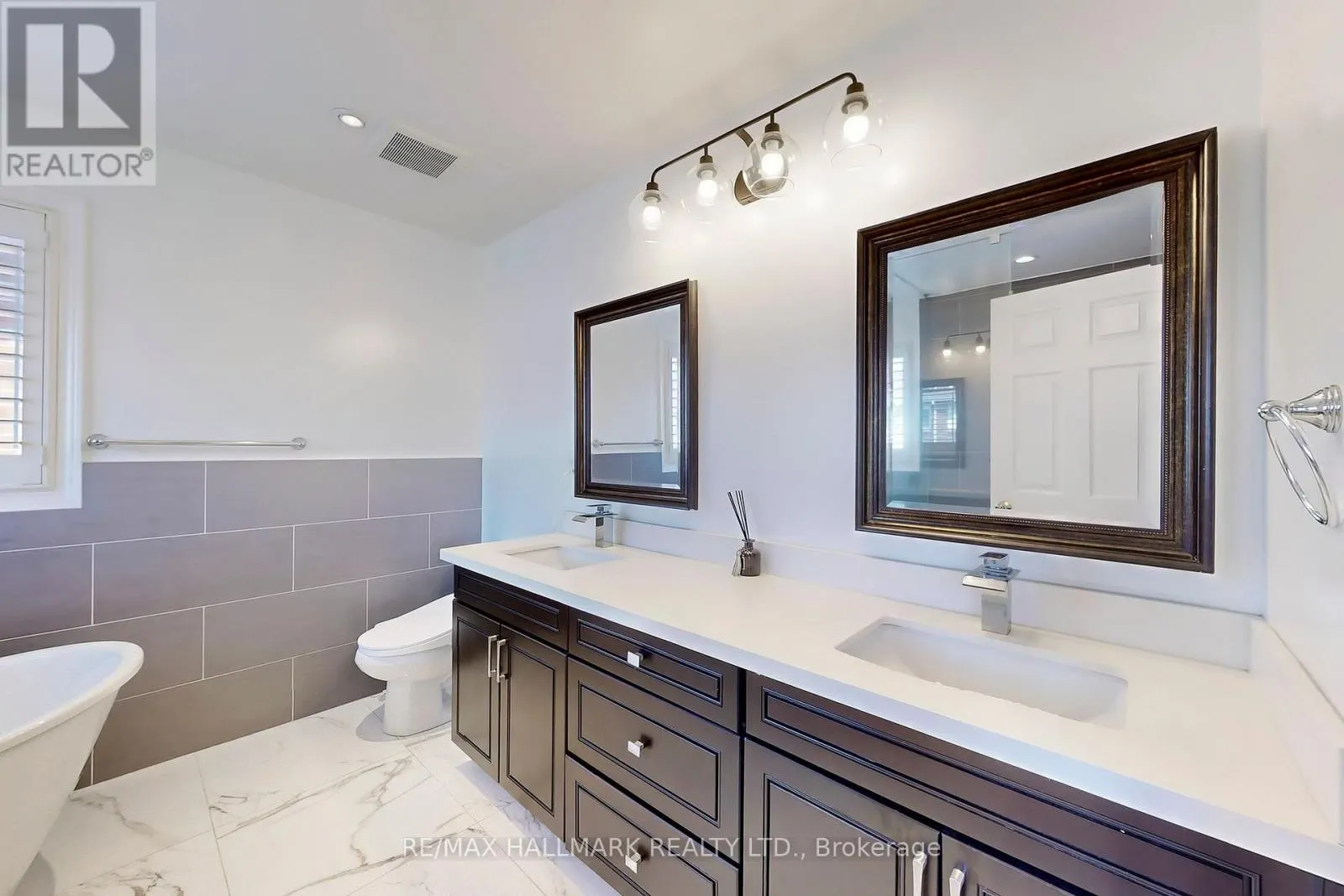 10 CHAMBERSBURG WAY