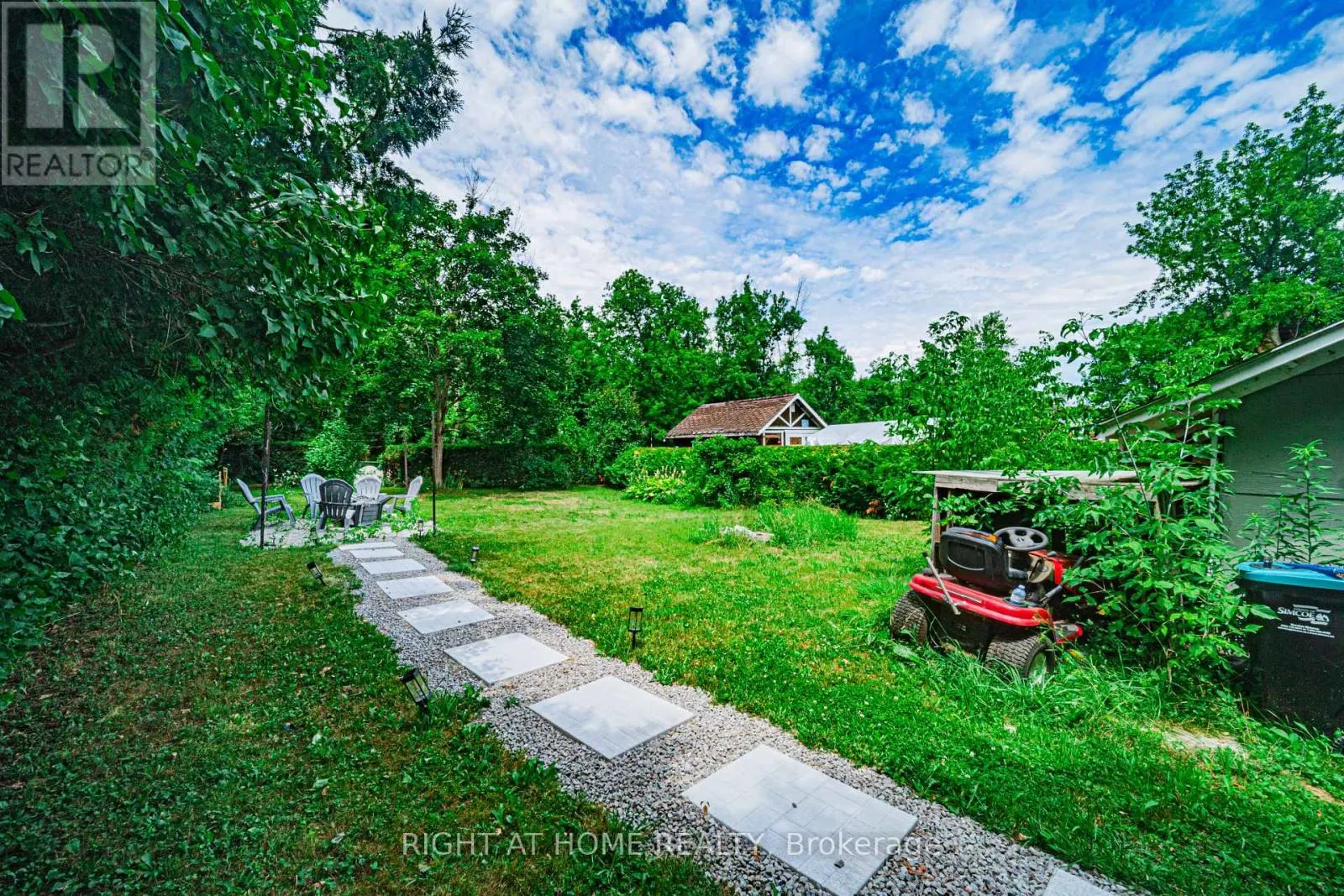 1372 MAPLE ROAD