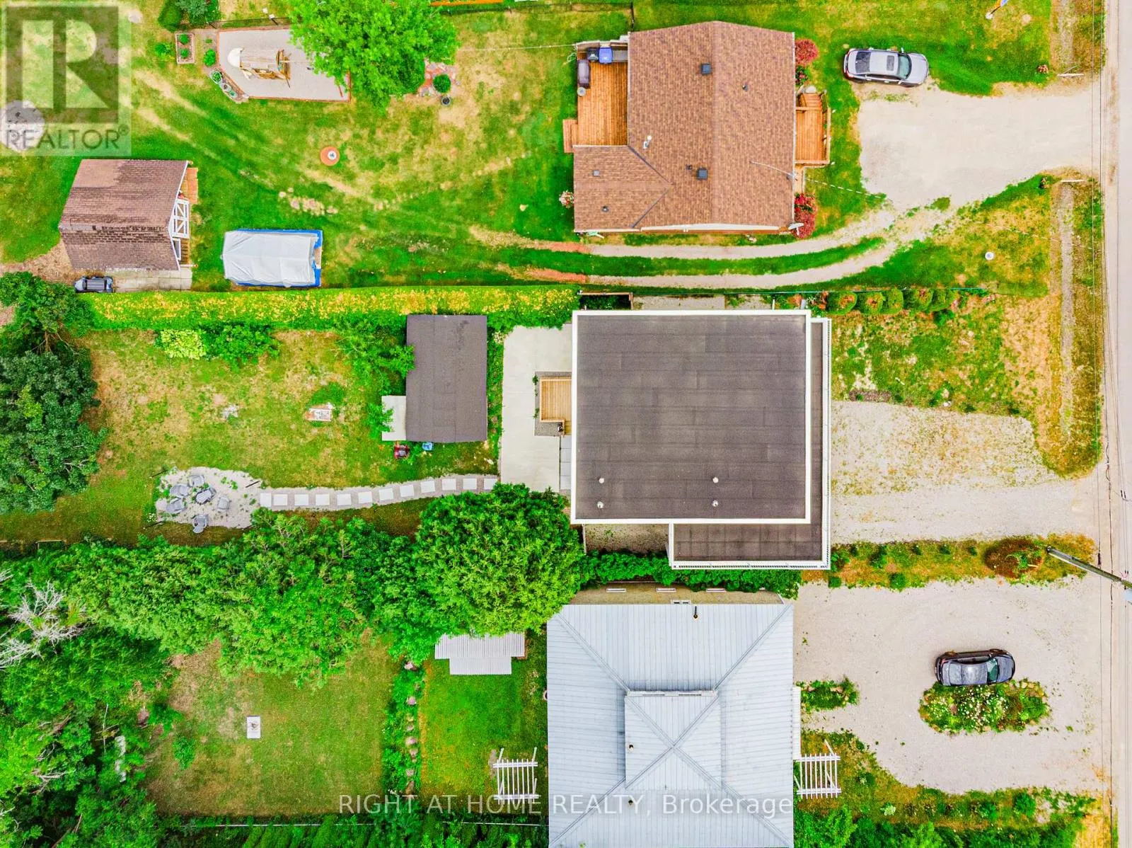1372 MAPLE ROAD