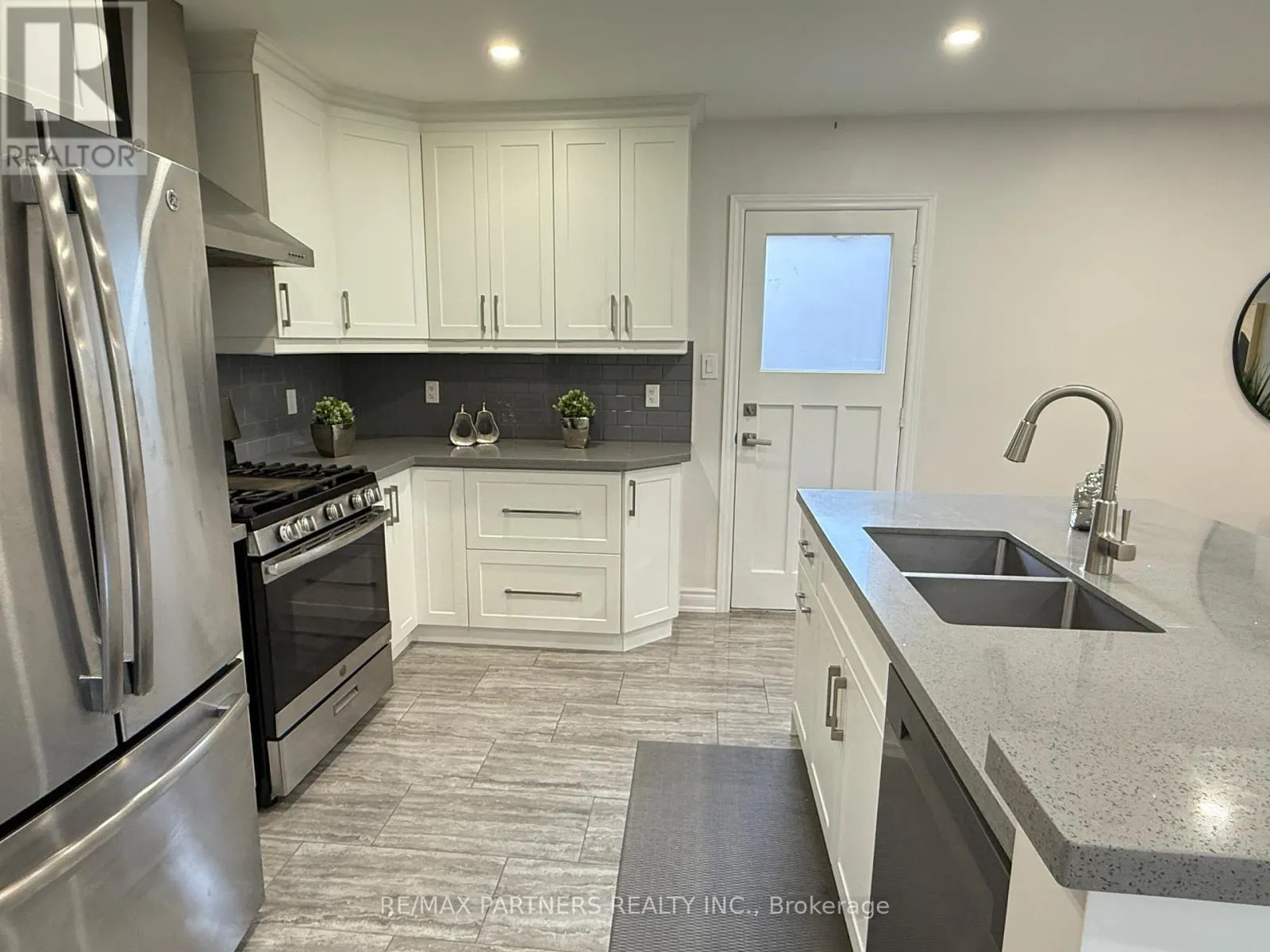 77 FOREHT CRESCENT