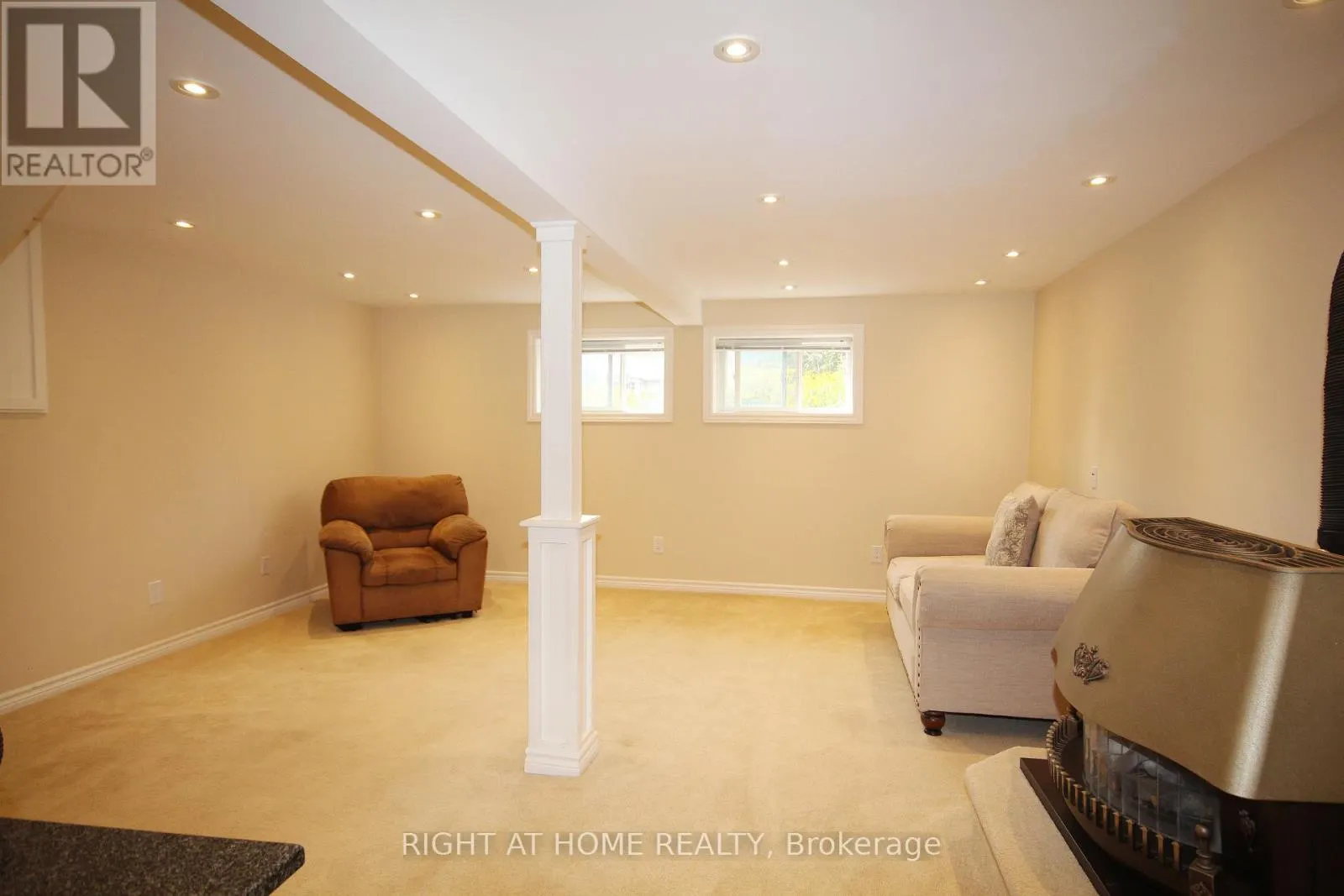 832 BORONIA CRESCENT