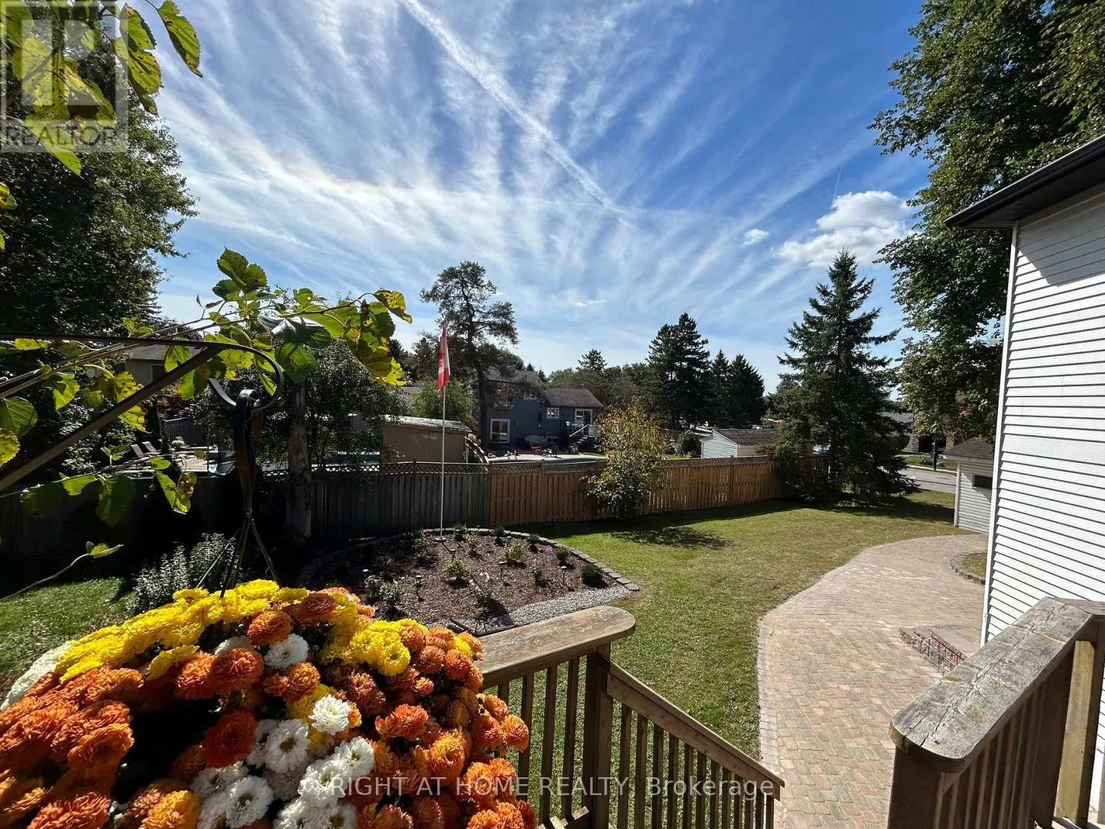 832 BORONIA CRESCENT