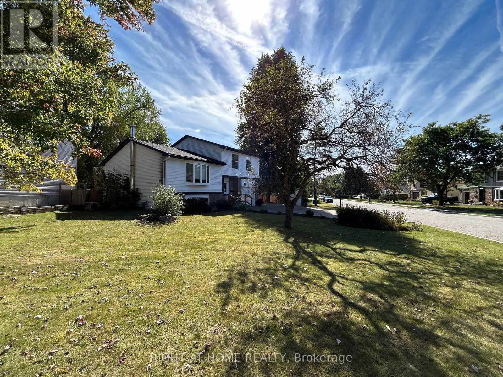 832 BORONIA CRESCENT