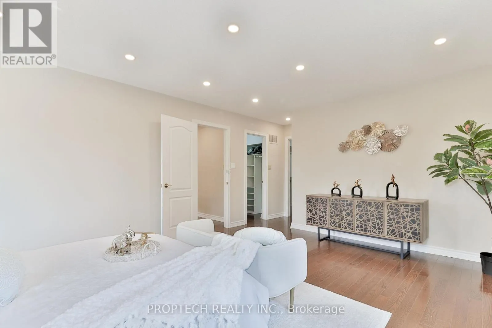 829 QUANTRA CRESCENT