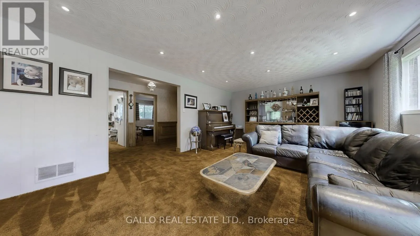 5 THORNBAY DRIVE