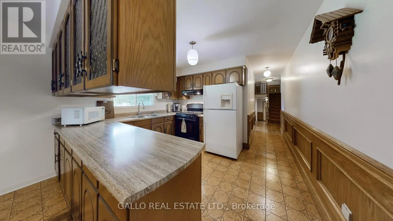 5 THORNBAY DRIVE