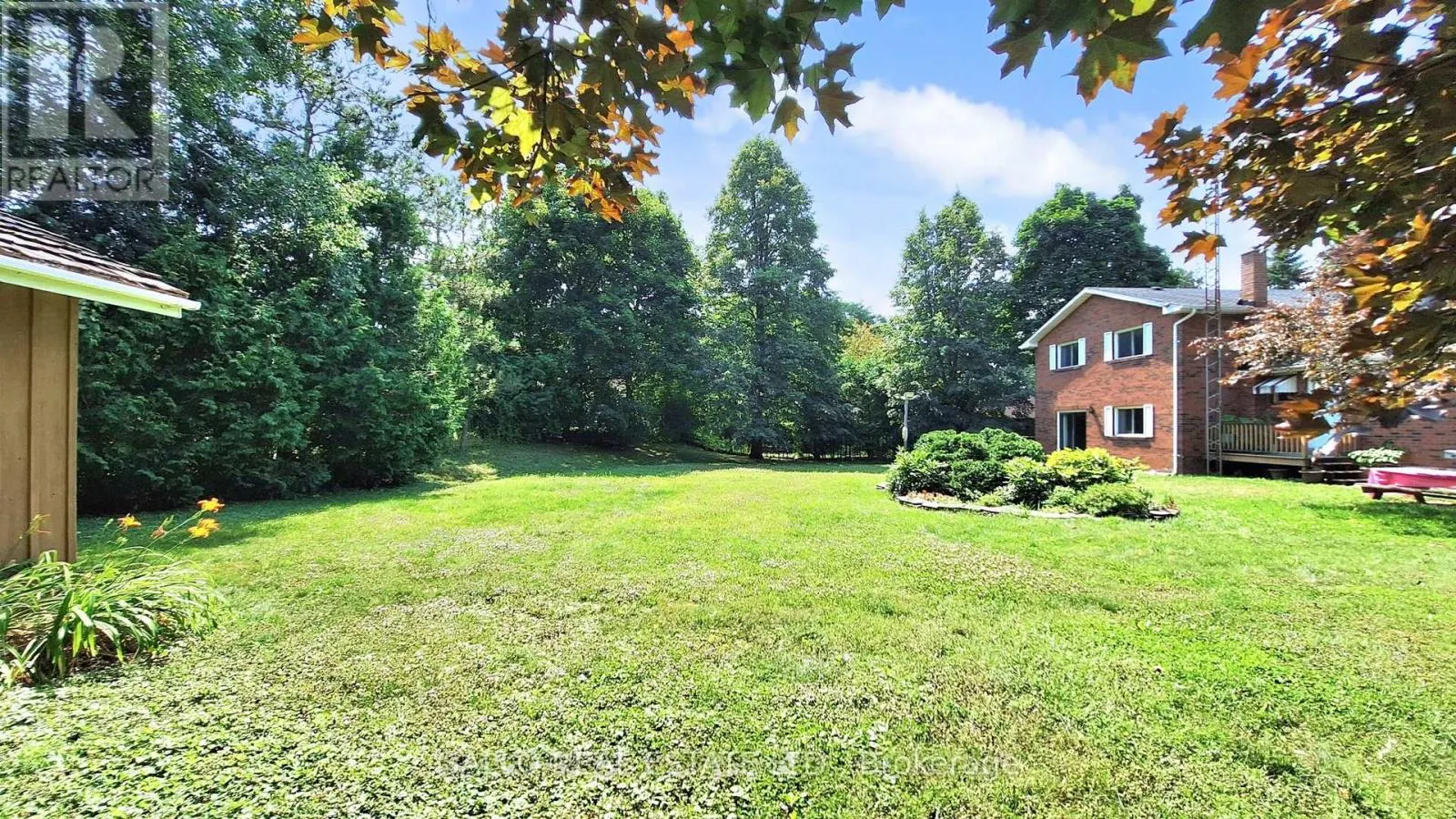 5 THORNBAY DRIVE