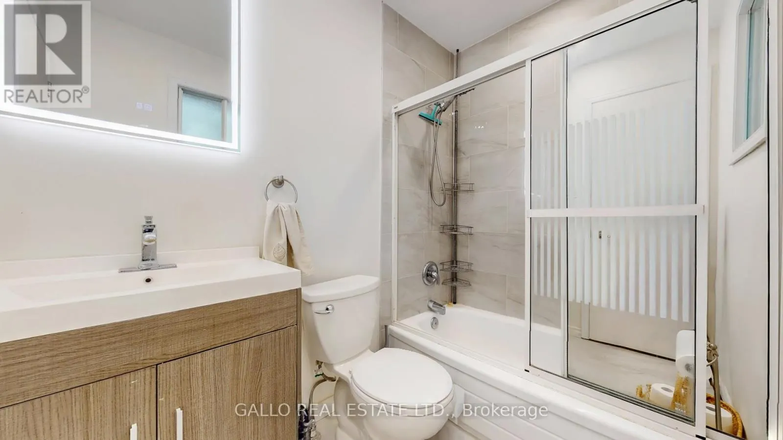 5 THORNBAY DRIVE