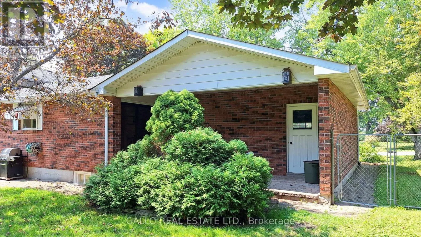 5 THORNBAY DRIVE