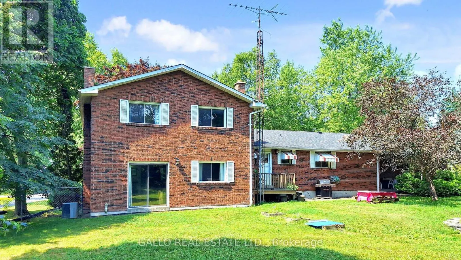 5 THORNBAY DRIVE