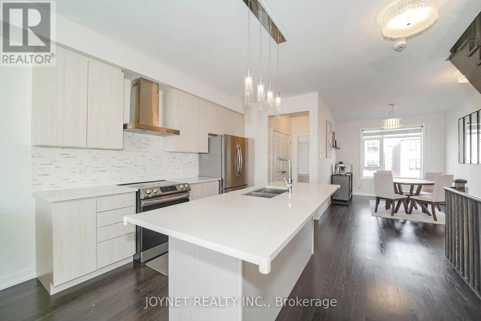 7 GLENNGARRY CRESCENT