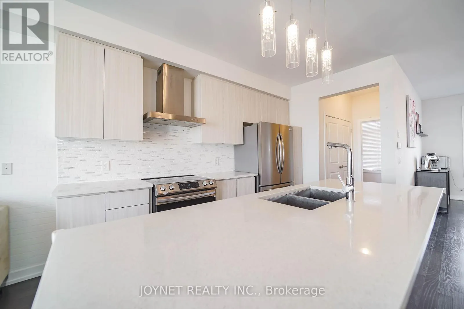 7 GLENNGARRY CRESCENT