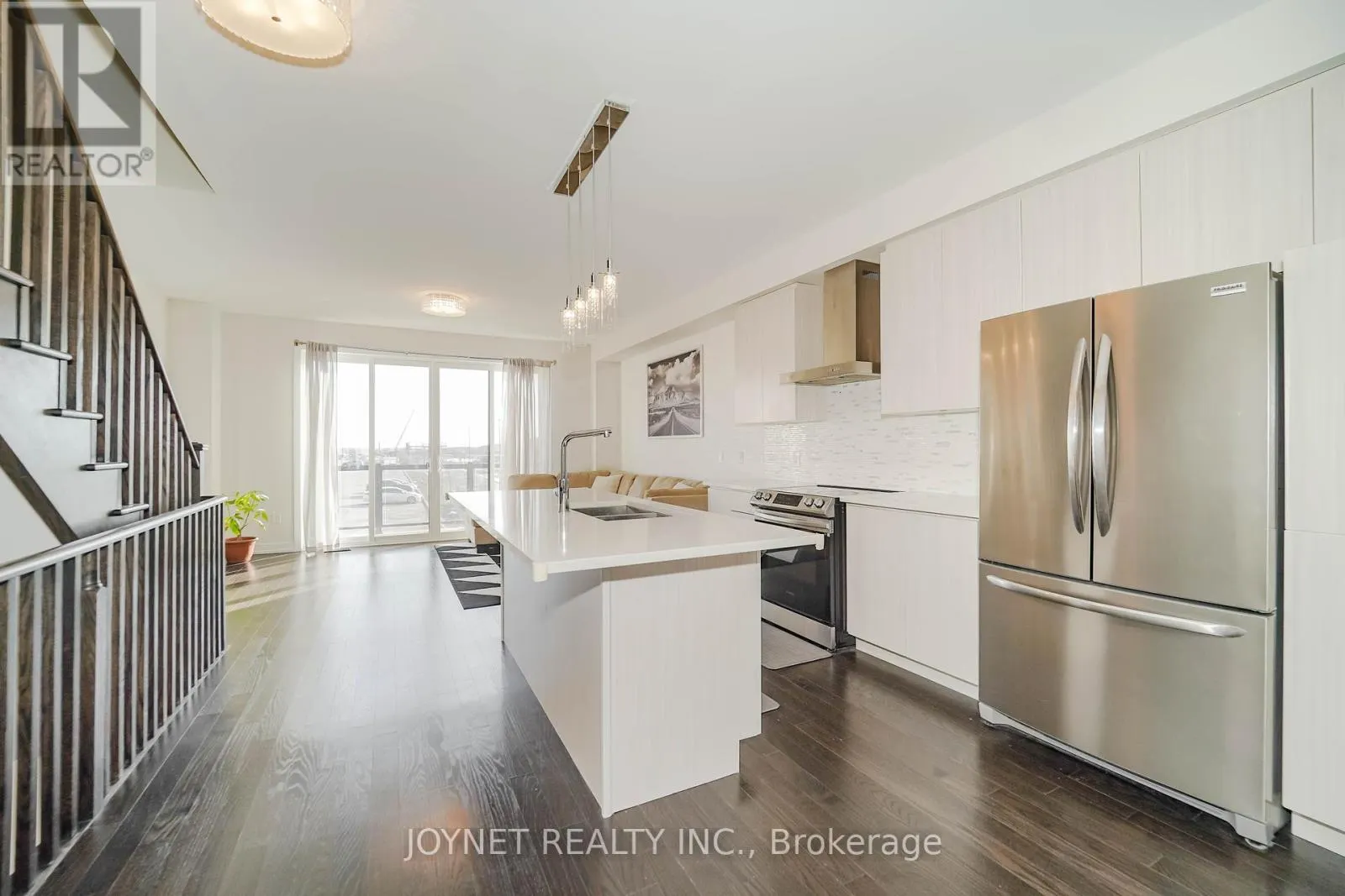 7 GLENNGARRY CRESCENT