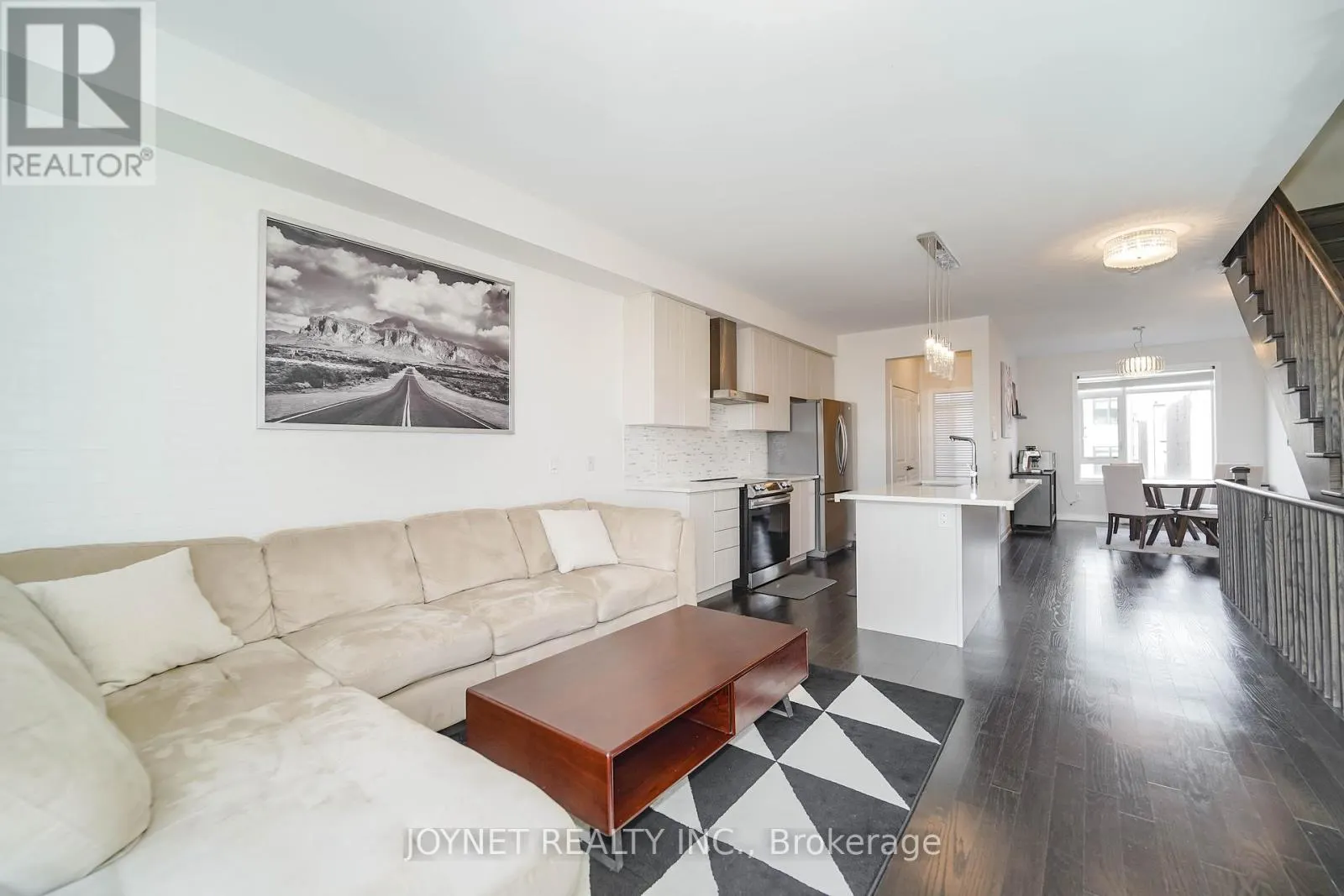 7 GLENNGARRY CRESCENT