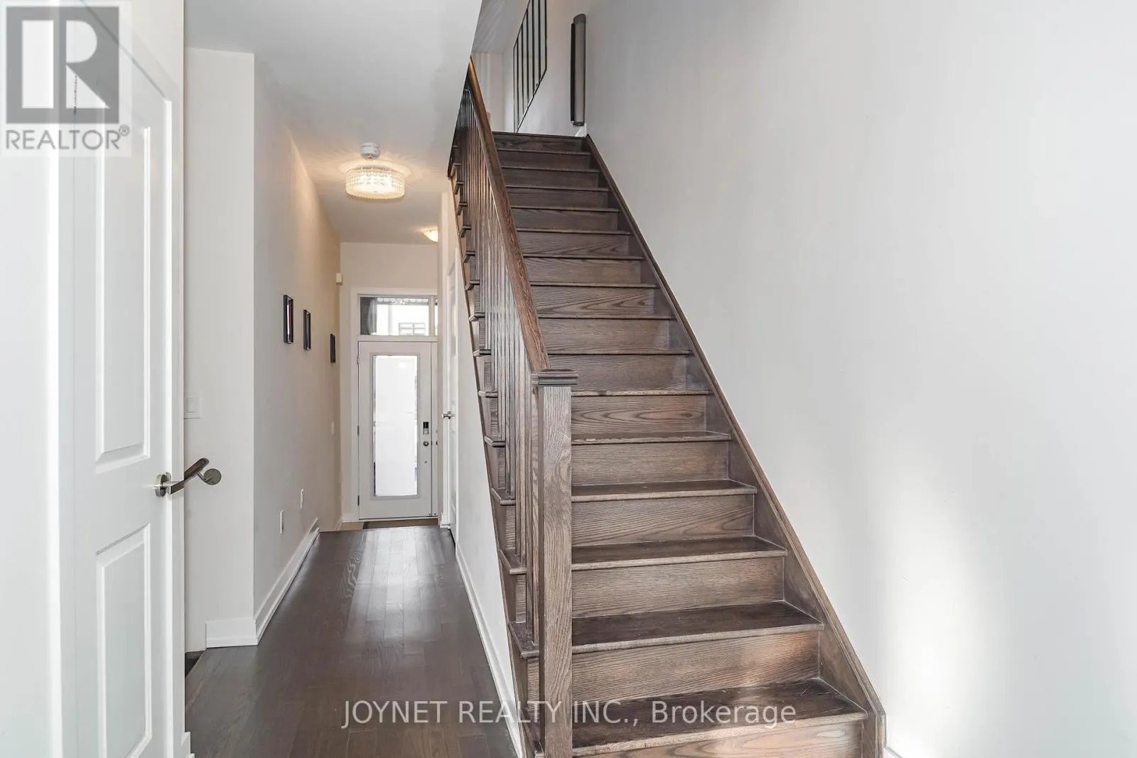 7 GLENNGARRY CRESCENT