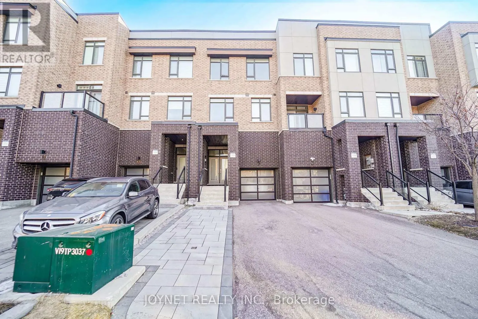 7 GLENNGARRY CRESCENT