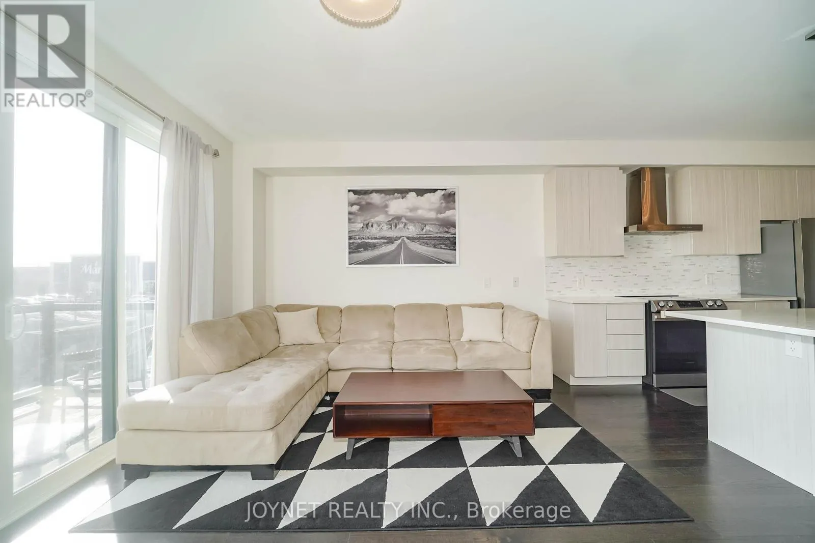 7 GLENNGARRY CRESCENT