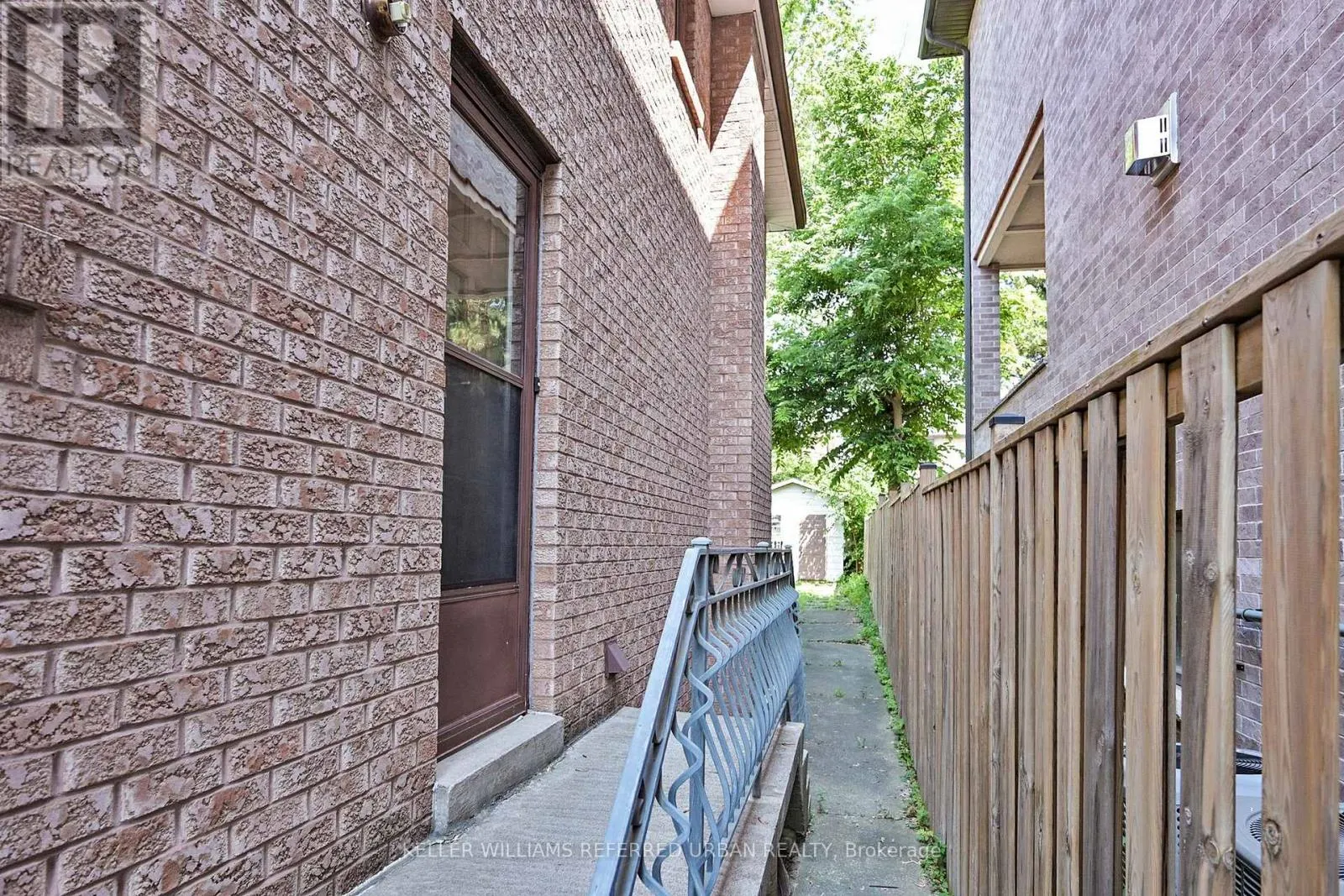 28 WESTWOOD LANE