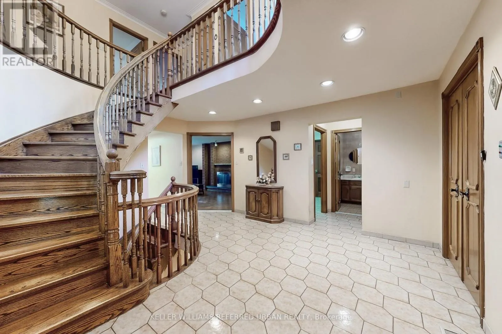 28 WESTWOOD LANE