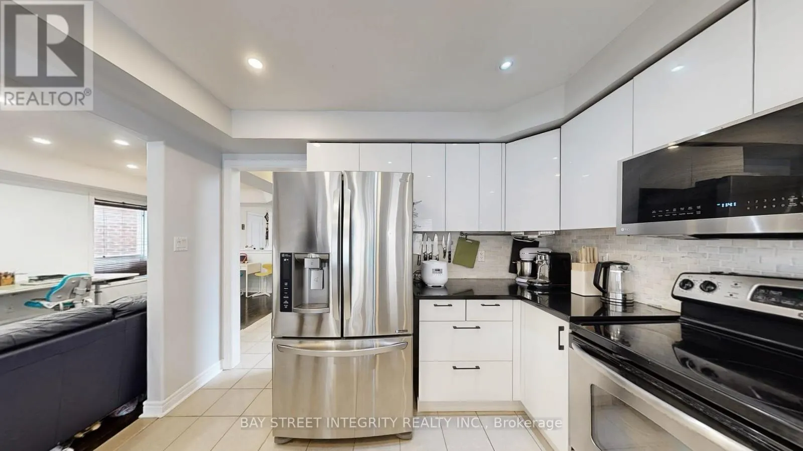24 IAN DRIVE