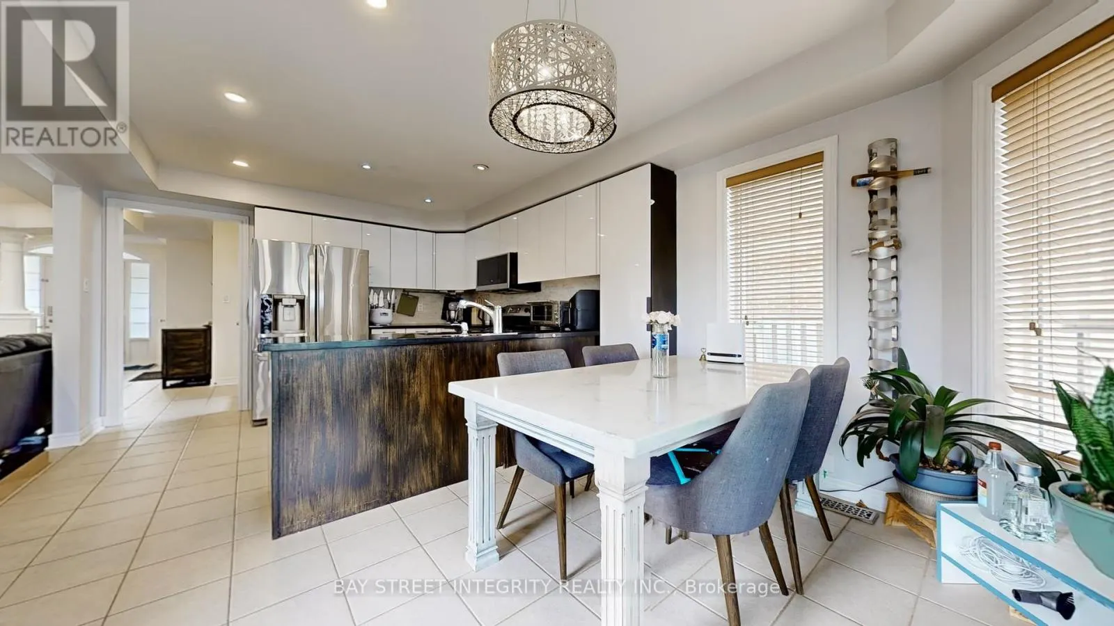 24 IAN DRIVE