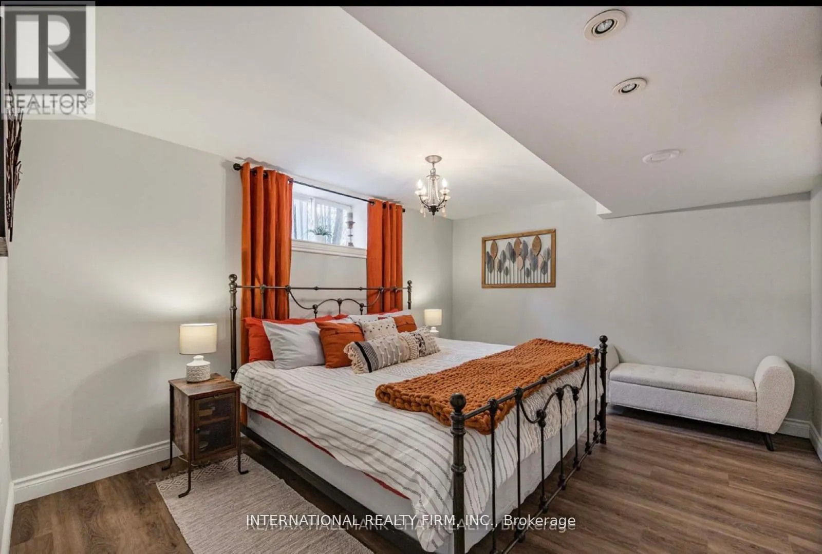BASEMENT UNIT - 37 FOREHT CRESCENT