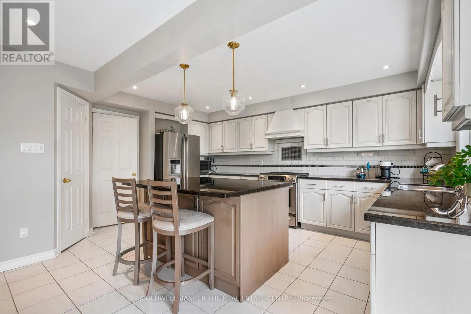 384 AMBERLEE COURT