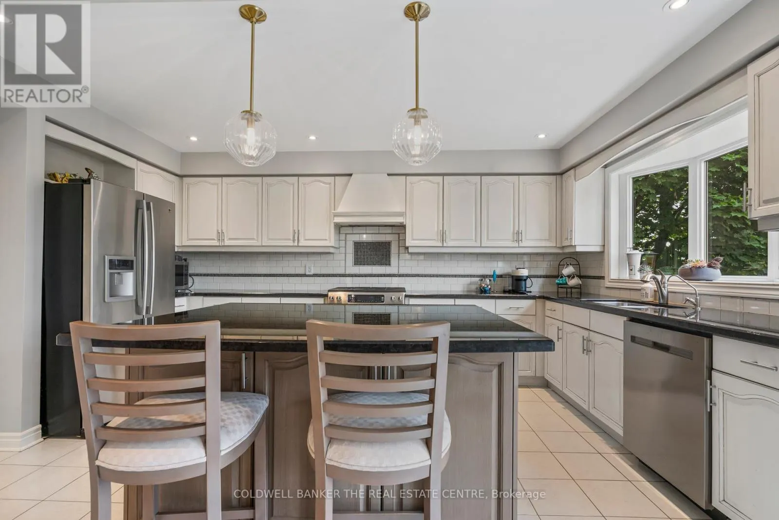 384 AMBERLEE COURT