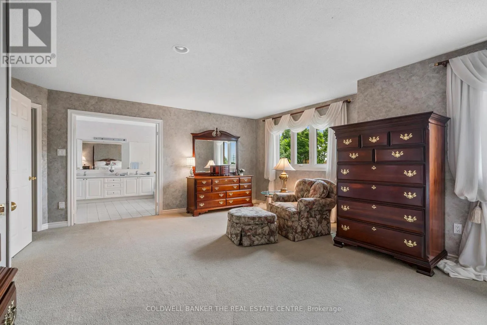 384 AMBERLEE COURT