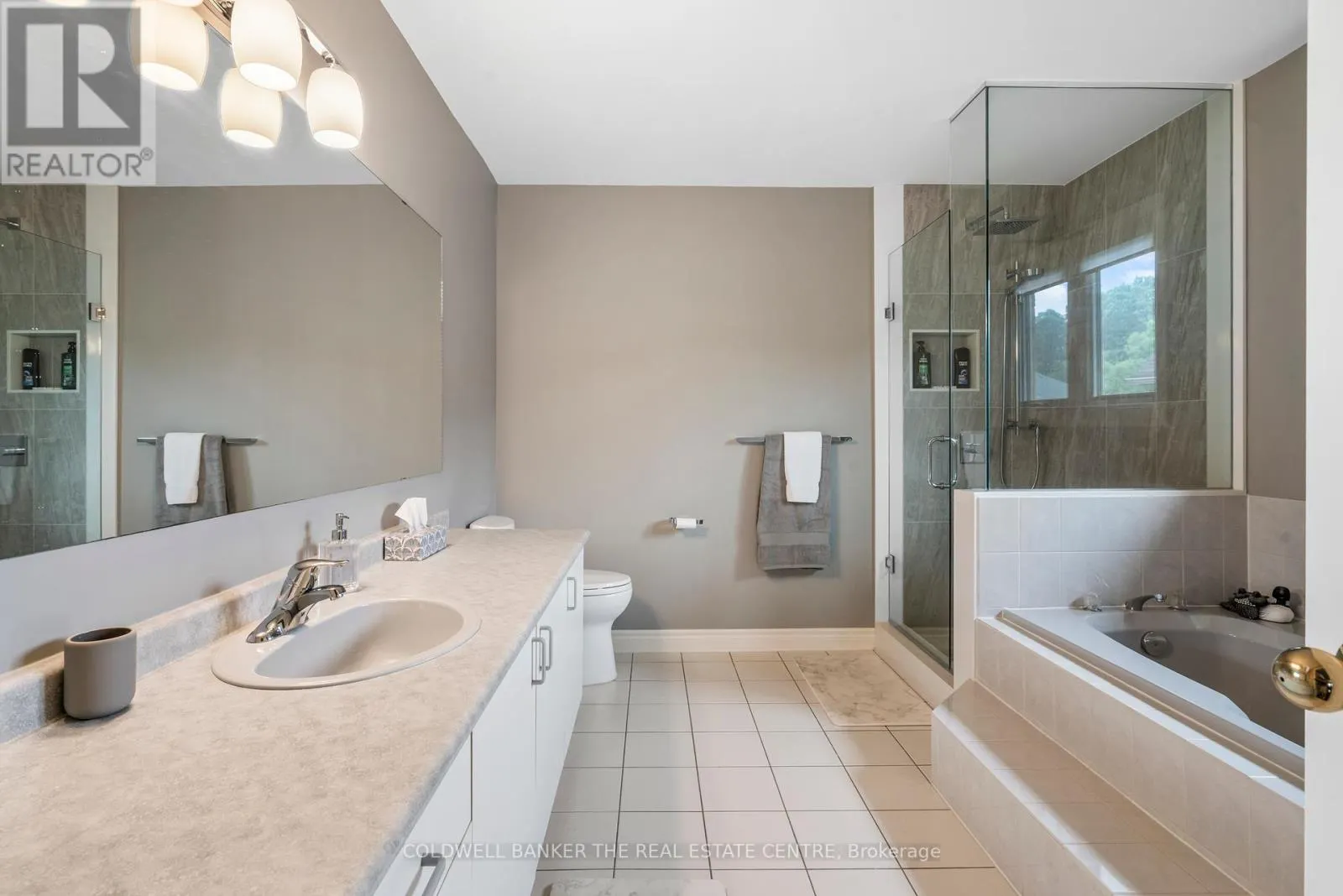 384 AMBERLEE COURT