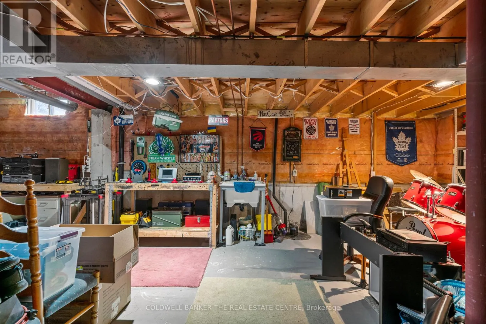 384 AMBERLEE COURT