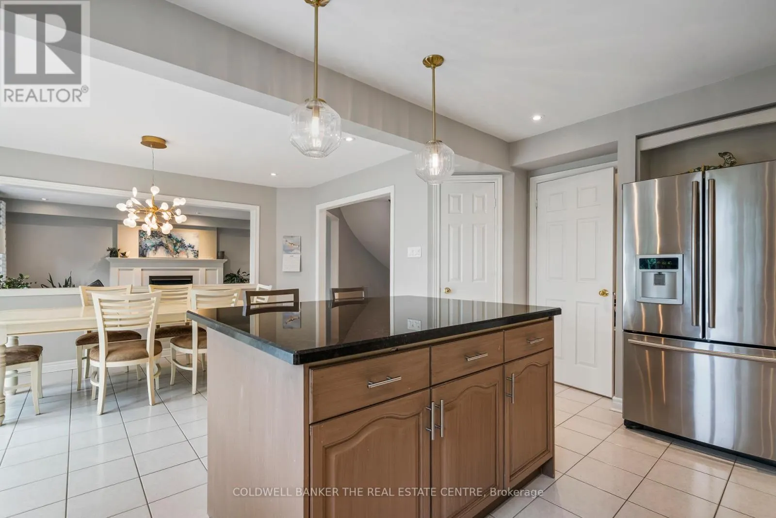 384 AMBERLEE COURT