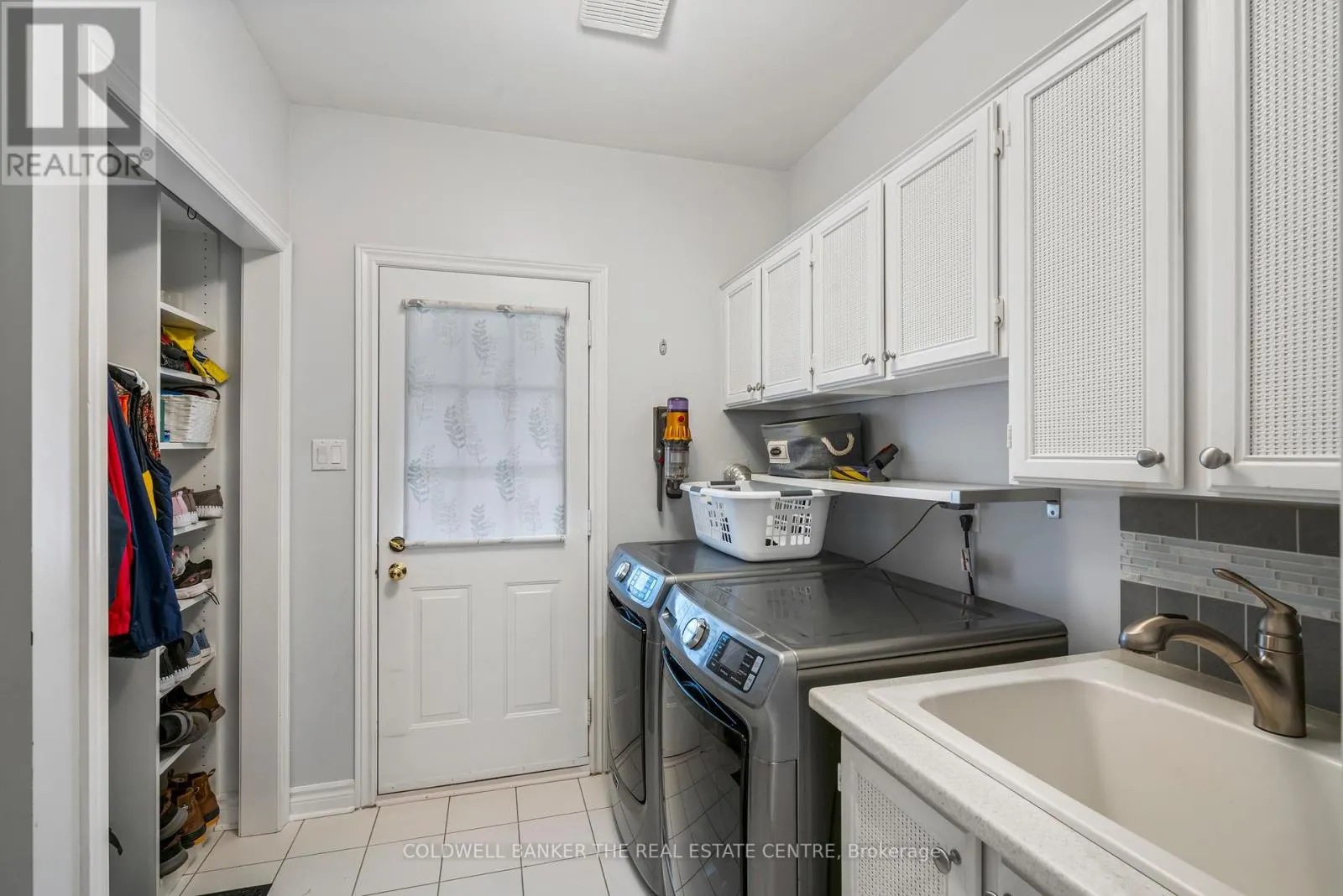 384 AMBERLEE COURT