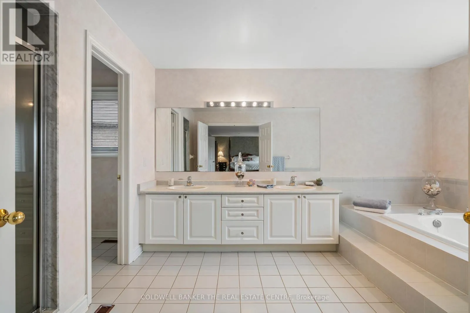 384 AMBERLEE COURT