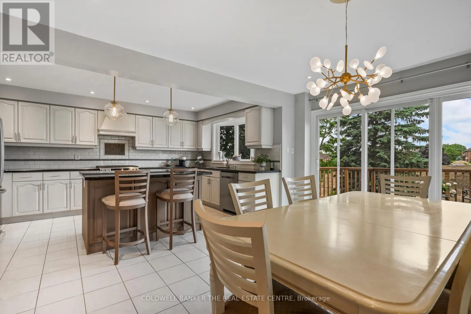 384 AMBERLEE COURT