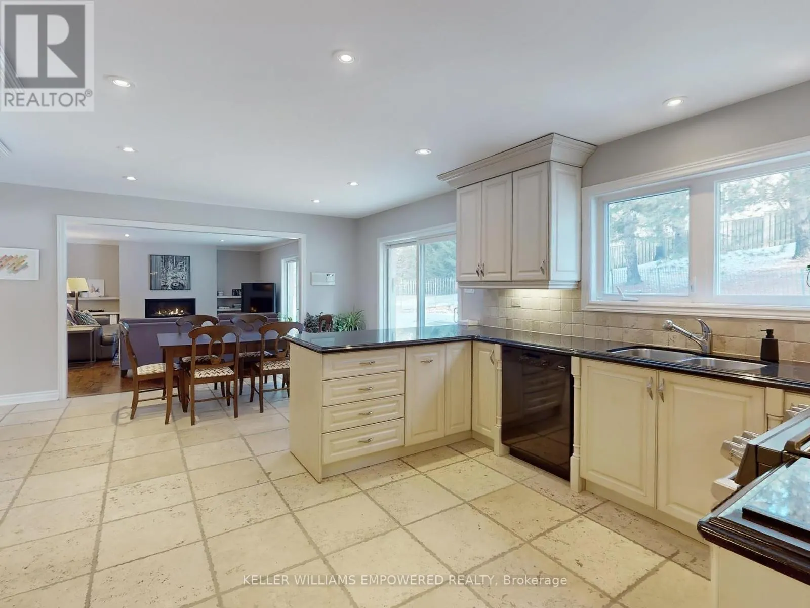 544 WOODLAND ACRES CRESCENT