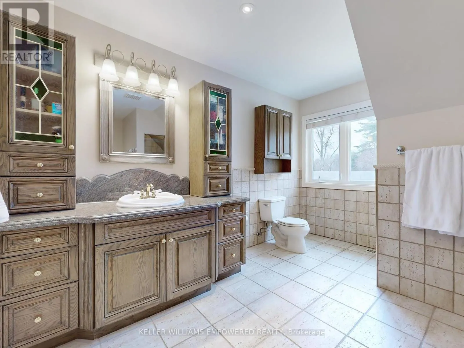 544 WOODLAND ACRES CRESCENT