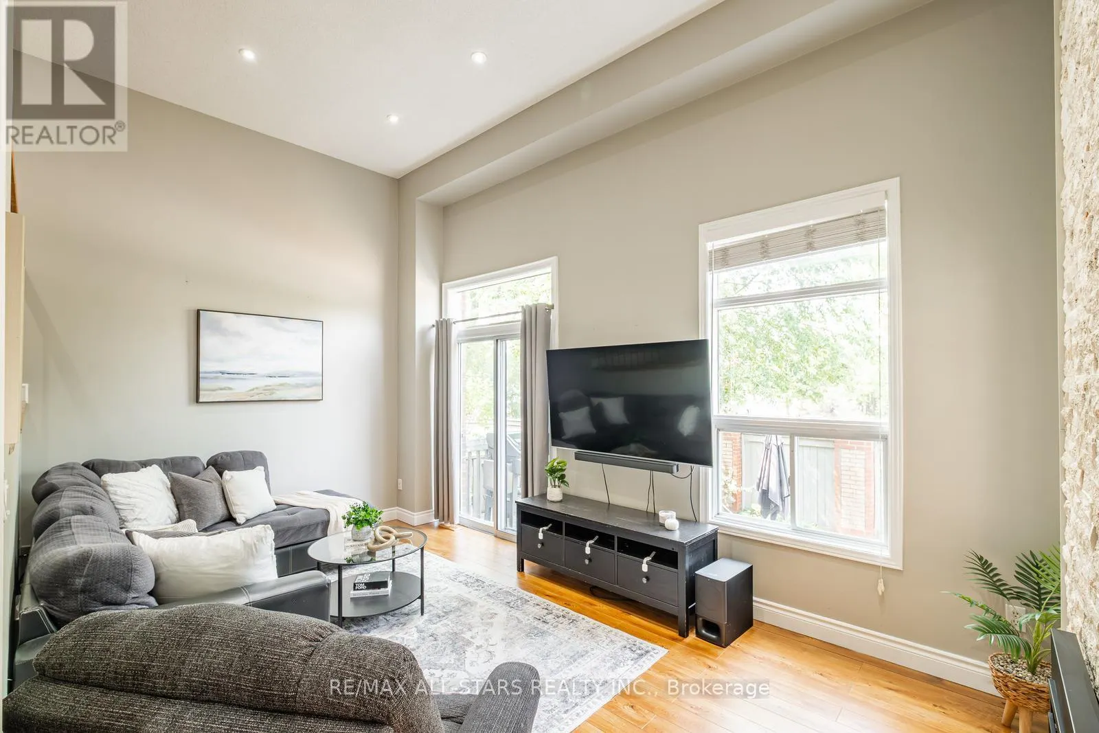 10 - 95 WELDRICK ROAD E