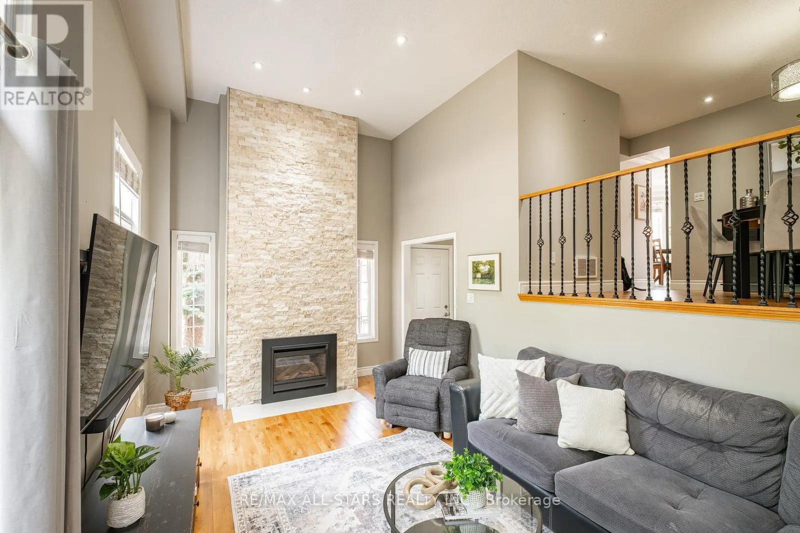 10 - 95 WELDRICK ROAD E