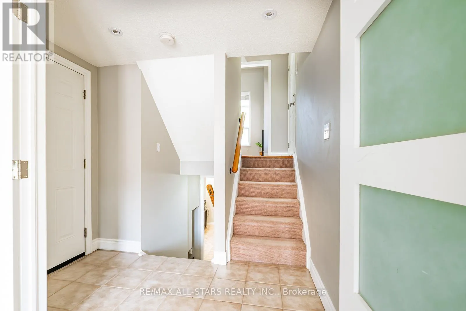 10 - 95 WELDRICK ROAD E